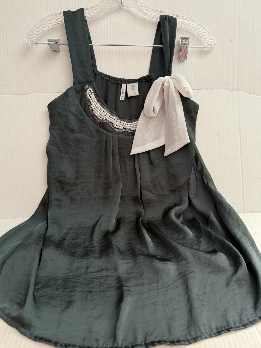 Lily Lou Pearl Beaded Bow-Accent Women's Sleeveless Blouse